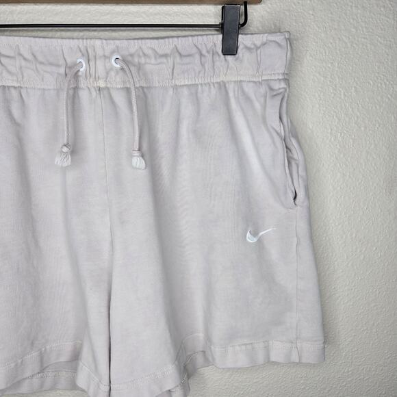NIKE Men's Tan Drawstring Shorts Size Large - Picture 4 of 9
